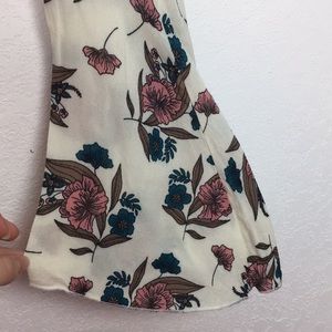 Charlotte Russe Tops - Floral Bell Sleeve Scoop Neck Crop Top Charlotte Russe Tops - Floral Bell Sleeve Scoop Neck Crop Top